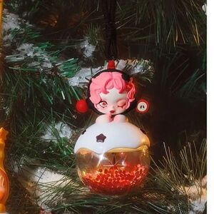 Pop Mart Apple of My Eye Luminous Pendant - Whisper a Wish (Skullpanda)